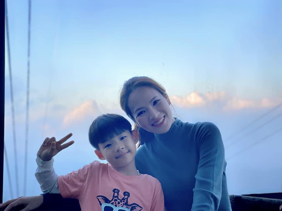 Tin showbiz Việt ngày 25/4: Con trai Đan Lê không chịu bỏ giày rách-1