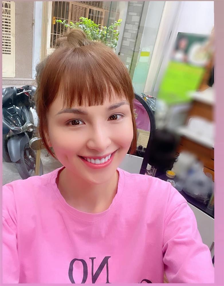 Tin showbiz Việt ngày 25/4: Con trai Đan Lê không chịu bỏ giày rách-4