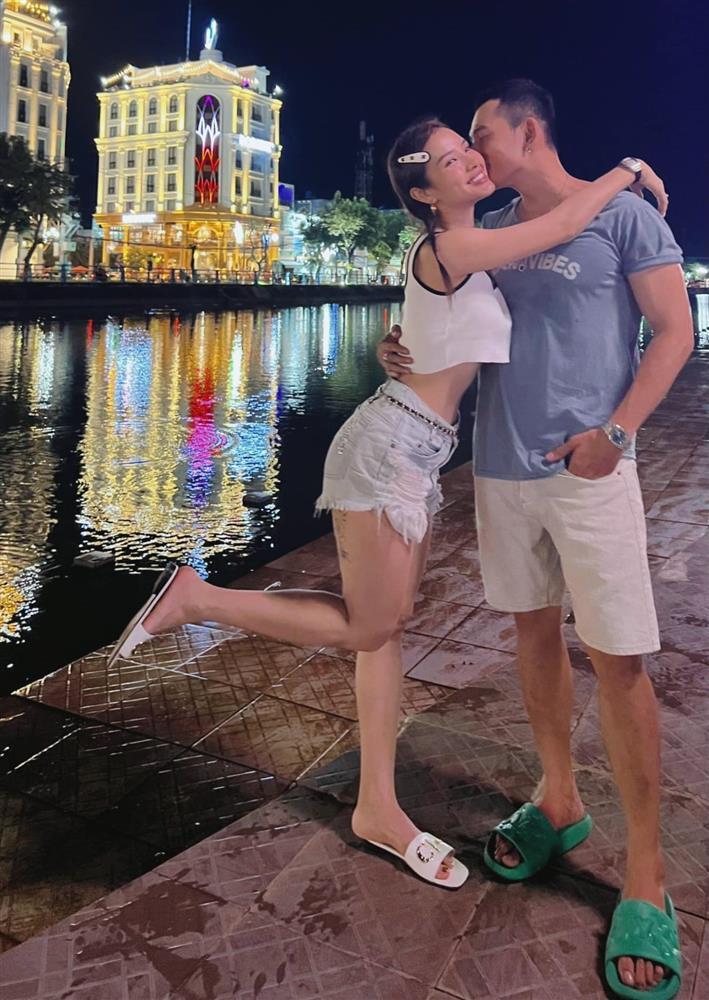 Tin showbiz Việt ngày 25/4: Con trai Đan Lê không chịu bỏ giày rách-6