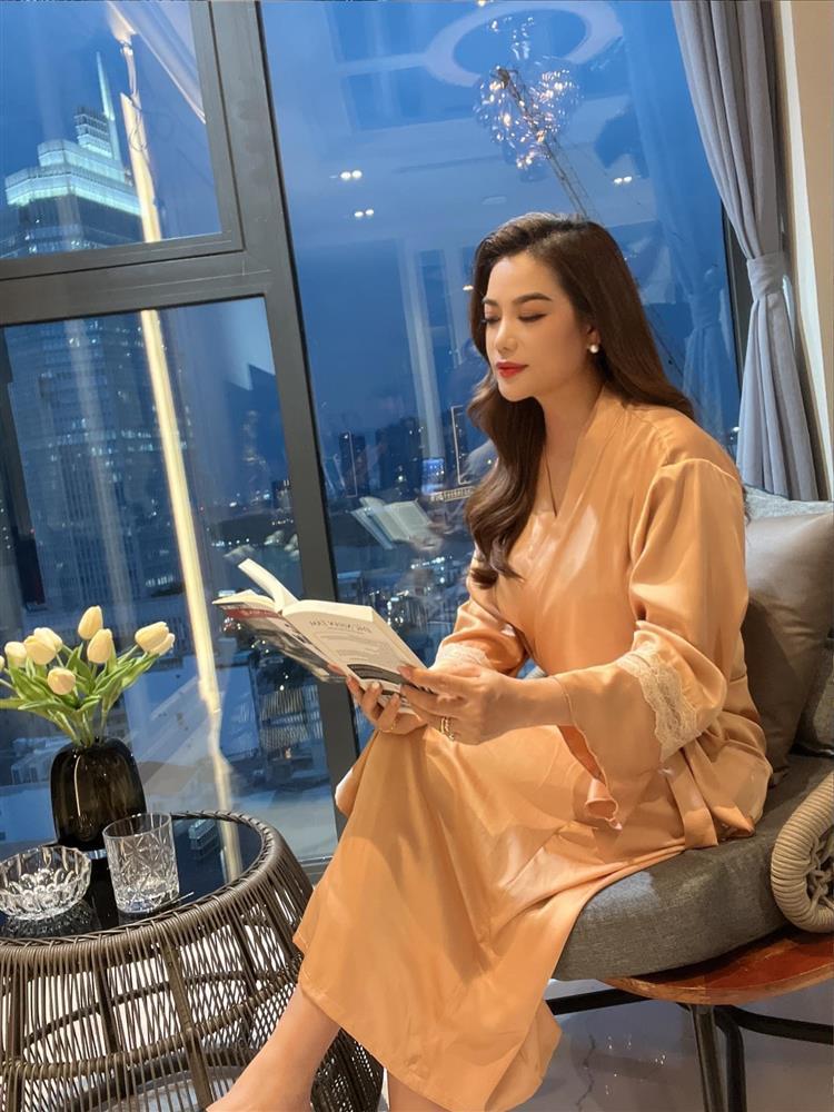 Tin showbiz Việt ngày 25/4: Con trai Đan Lê không chịu bỏ giày rách-8