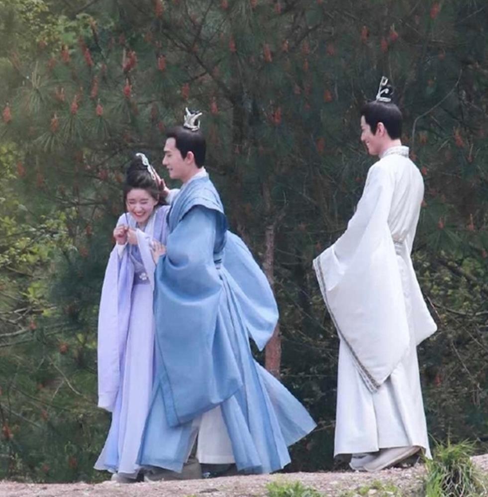 Bạch Lộc - Triệu Lộ Tư đóng phim với ai cũng bị nghi hẹn hò-7