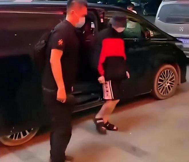 Lý Dịch Phong được trả tự do sau khi bị bắt vì mua dâm-1