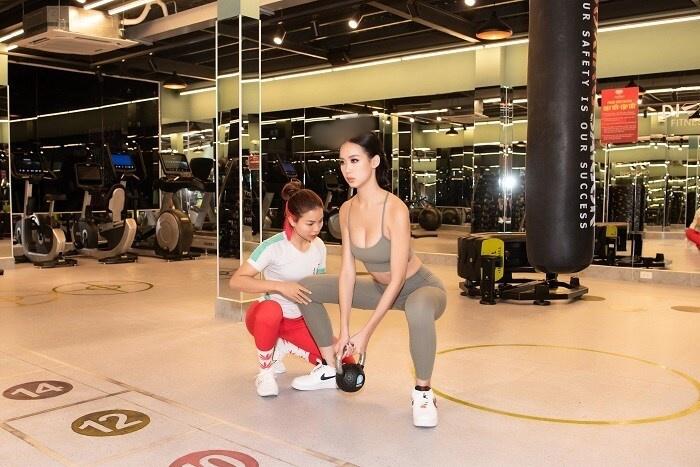 Á hậu Bảo Ngọc catwalk ở sân bay, lên đường thi Miss Intercontinental-7