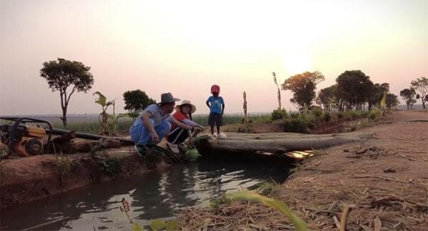 Bà Nhân khoe hình cận tài sản trị giá 4,3 tỷ của Quang Linh Vlog-7