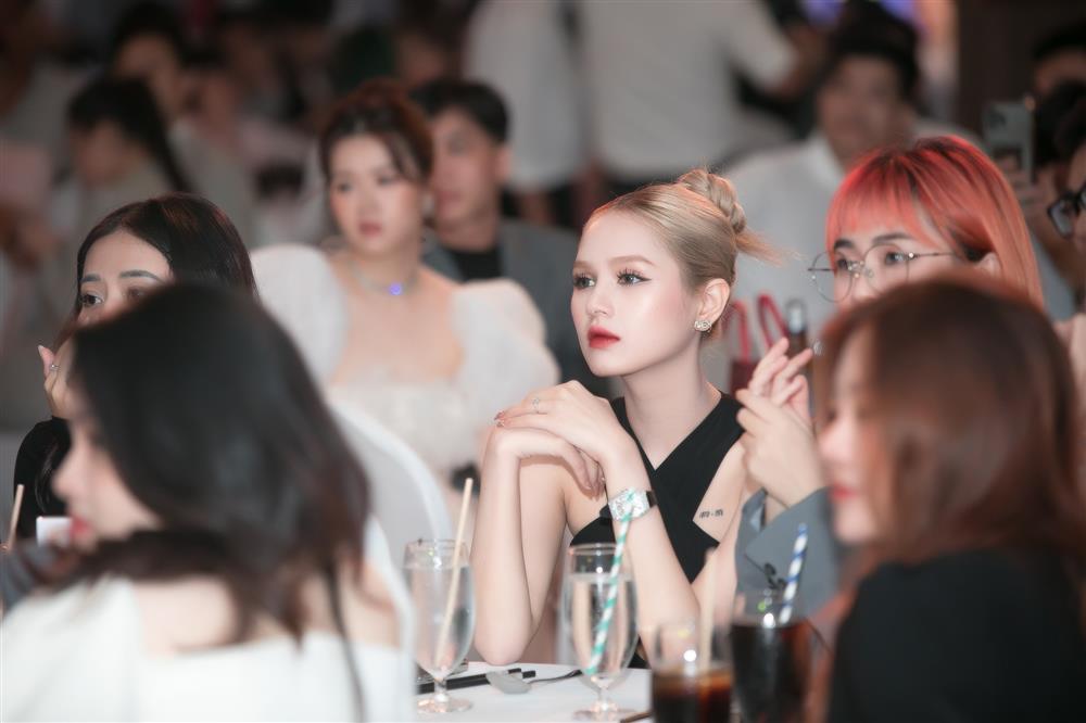 Xoài Non lại bị chụp lén, nhan sắc cam thường gây bàn tán-6