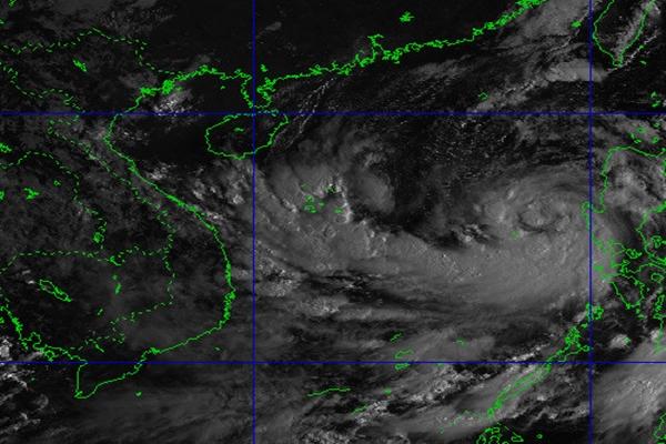 Bão số 4 giật cấp 16 tạo sóng cao 9-11 m, di chuyển nhanh vào Trung Bộ-2