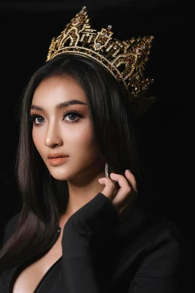 Trang phục dân tộc Campuchia tại Miss Grand làm bằng xốp kém chất lượng-3