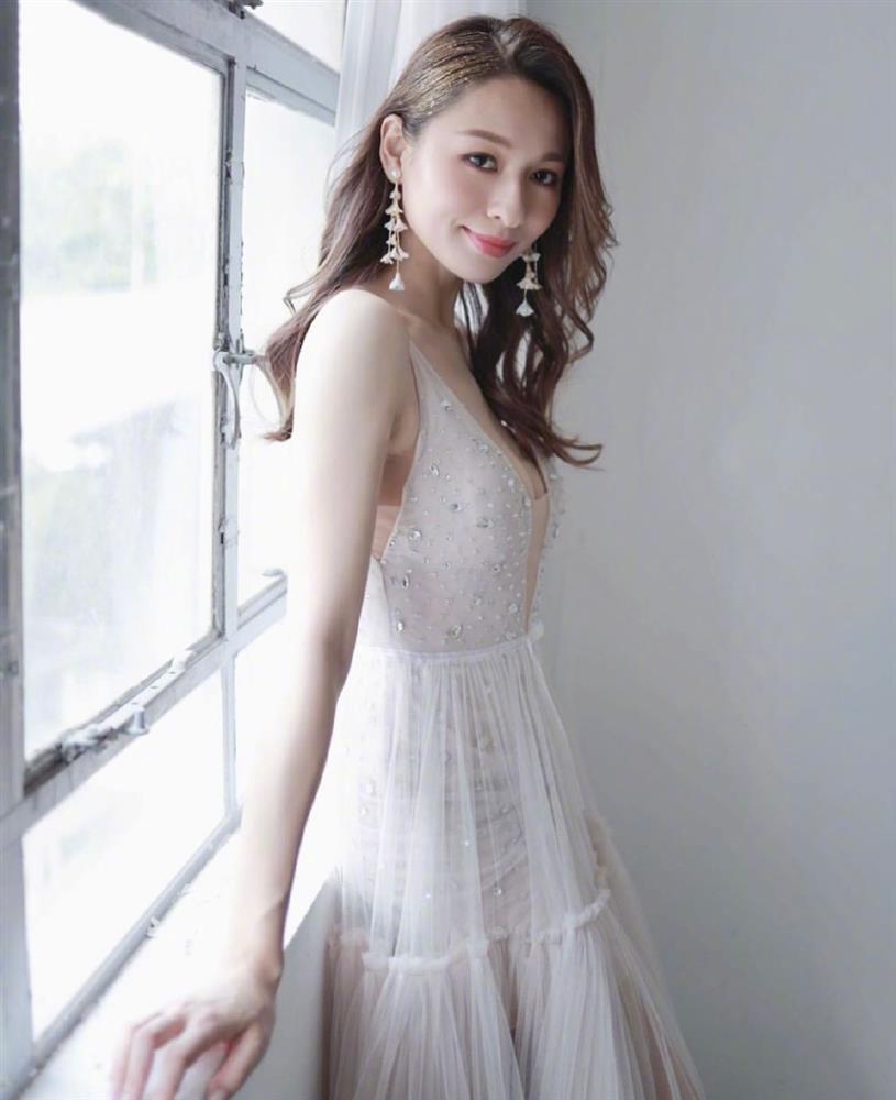 Bất ngờ ảnh đời thường của tân Hoa hậu Hong Kong-2