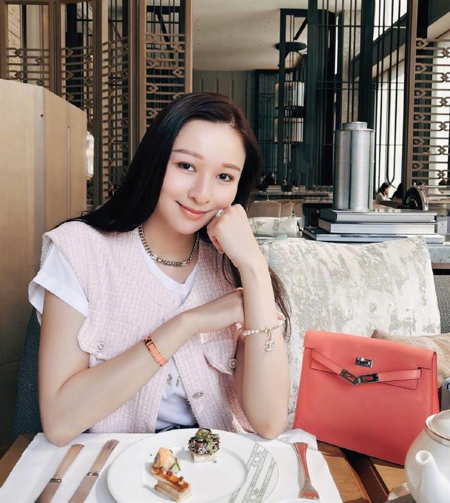 Bất ngờ ảnh đời thường của tân Hoa hậu Hong Kong-8