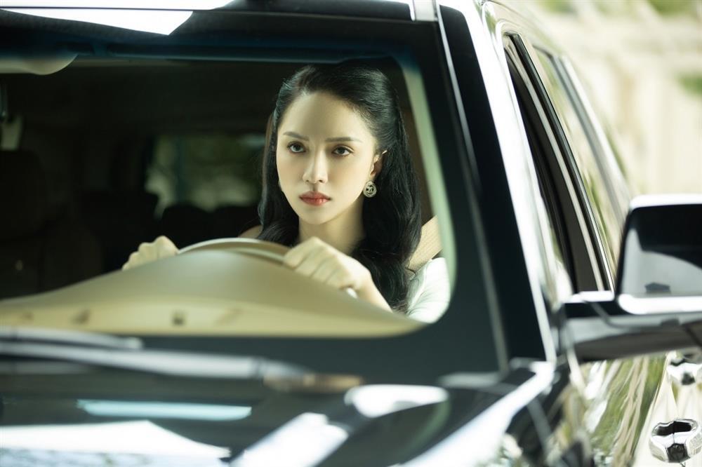 Tình địch mới Hương Giang: Mặt học sinh, body phụ huynh-1