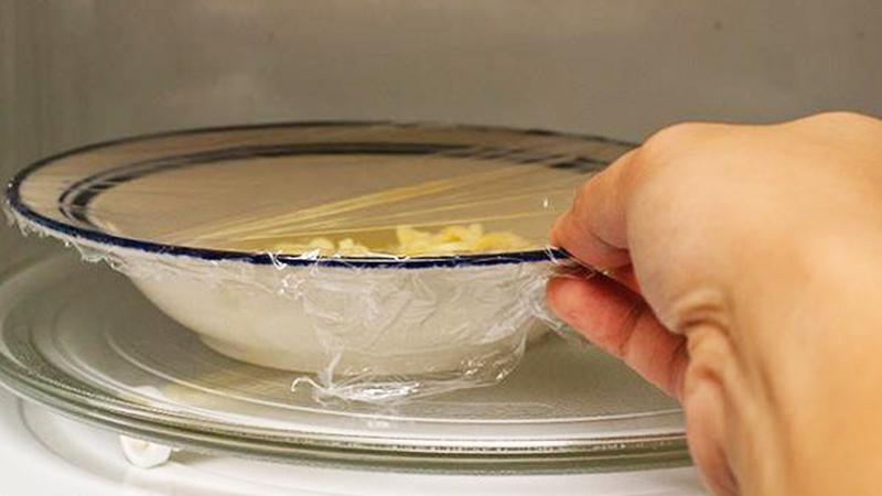 5 loại vật dụng an toàn có thể quay trong lò vi sóng-3
