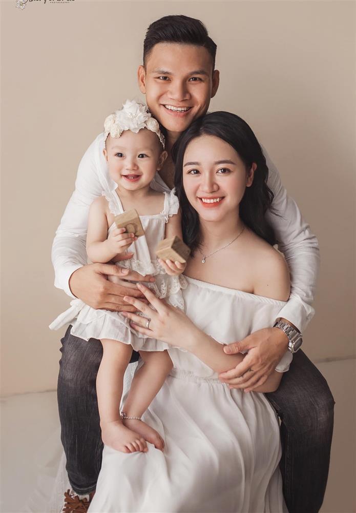 Hôn nhân cầu thủ nghèo nhất Việt Nam bên cử nhân ngành luật-5