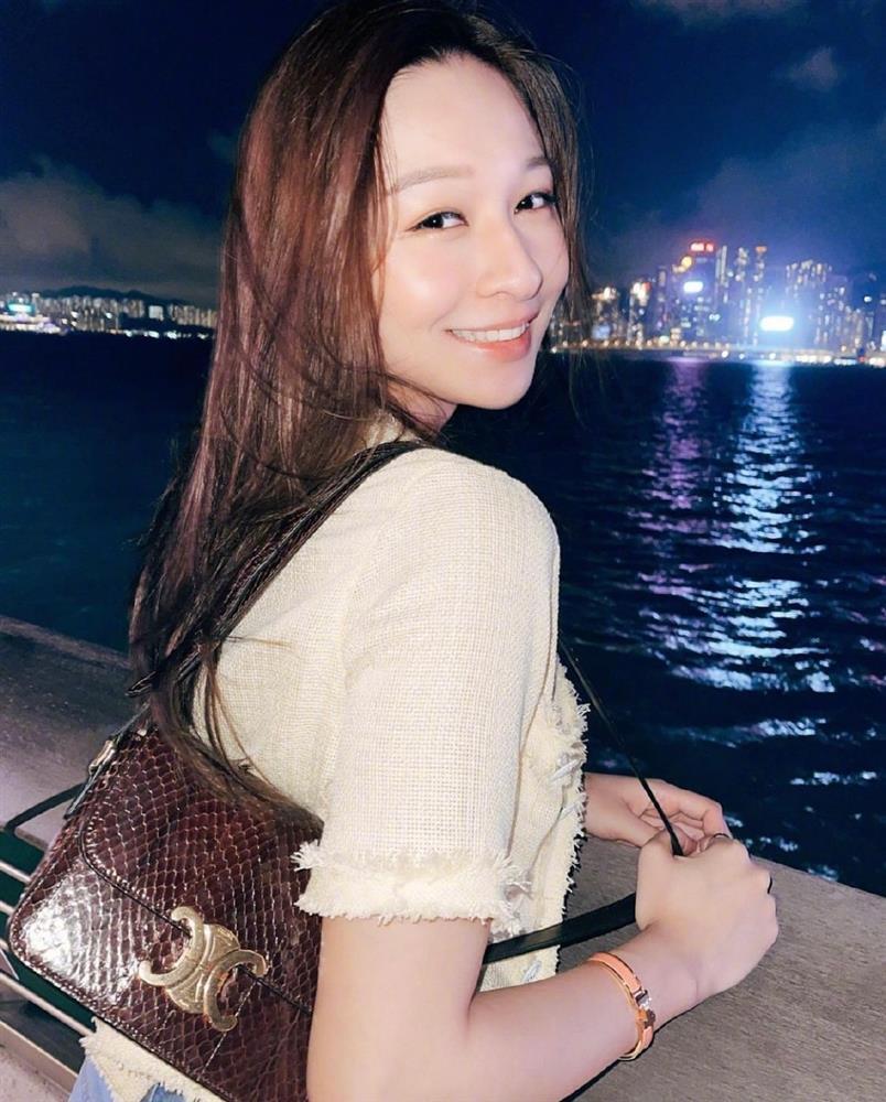 Bất ngờ ảnh đời thường của tân Hoa hậu Hong Kong-6