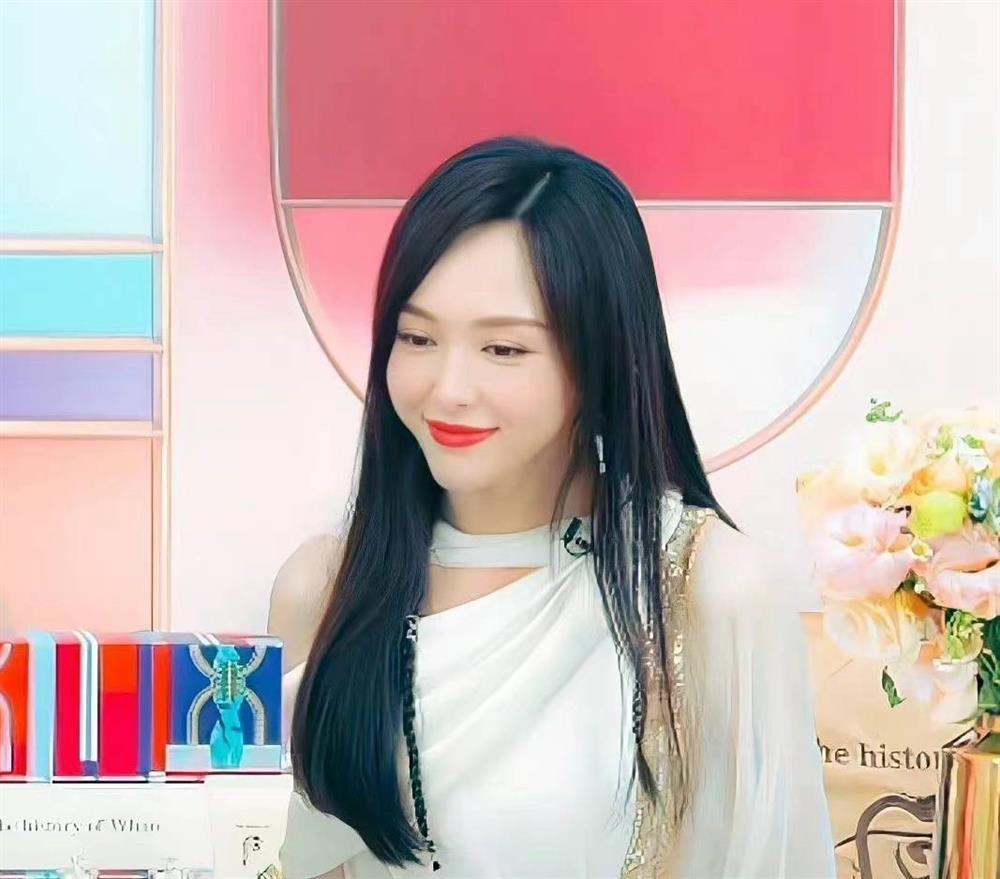 Đường Yên lộ mặt sưng vù trên livestream nghi thẩm mỹ-4