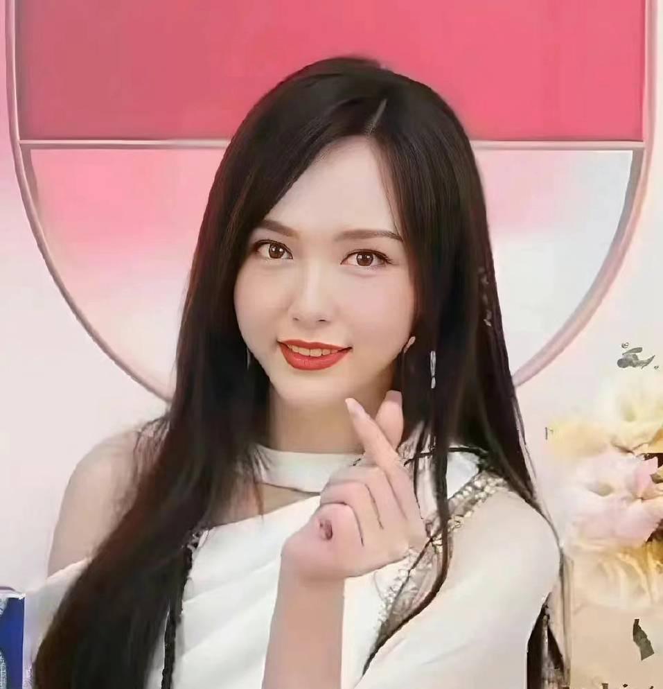 Đường Yên lộ mặt sưng vù trên livestream nghi thẩm mỹ-5