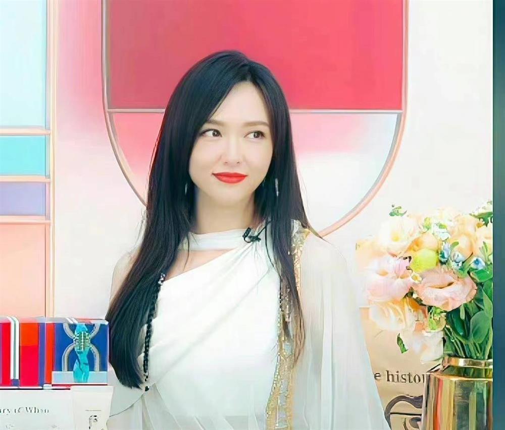 Đường Yên lộ mặt sưng vù trên livestream nghi thẩm mỹ-6