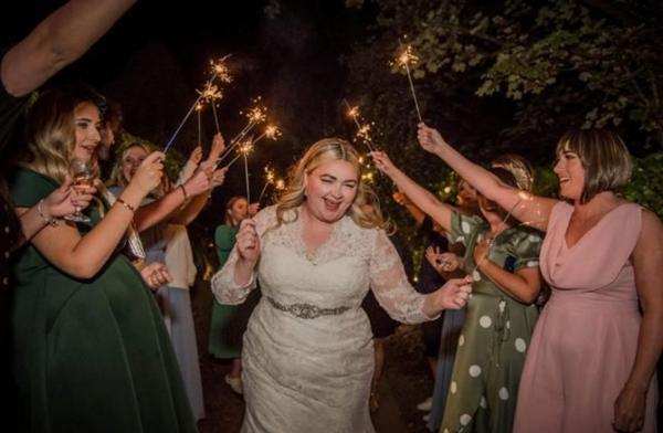 Chú rể biến mất ngay ngày cưới, cô dâu đưa quyết định ngỡ ngàng-3