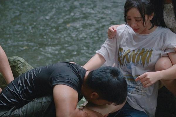 Cách nhà đài ăn gian chiều cao cho hotgirl 1m53 khi phim lên sóng-3