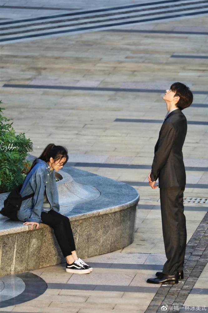 3 cặp đôi ngôn tình mới của Cbiz: Triệu Lộ Tư hay Ngô Lỗi thắng thế?-9