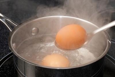 5 sai lầm luộc trứng khiến vỏ bị nứt, vừa mất chất lại còn khó bóc-1