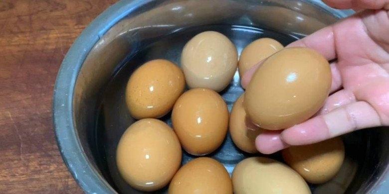 5 sai lầm luộc trứng khiến vỏ bị nứt, vừa mất chất lại còn khó bóc-4