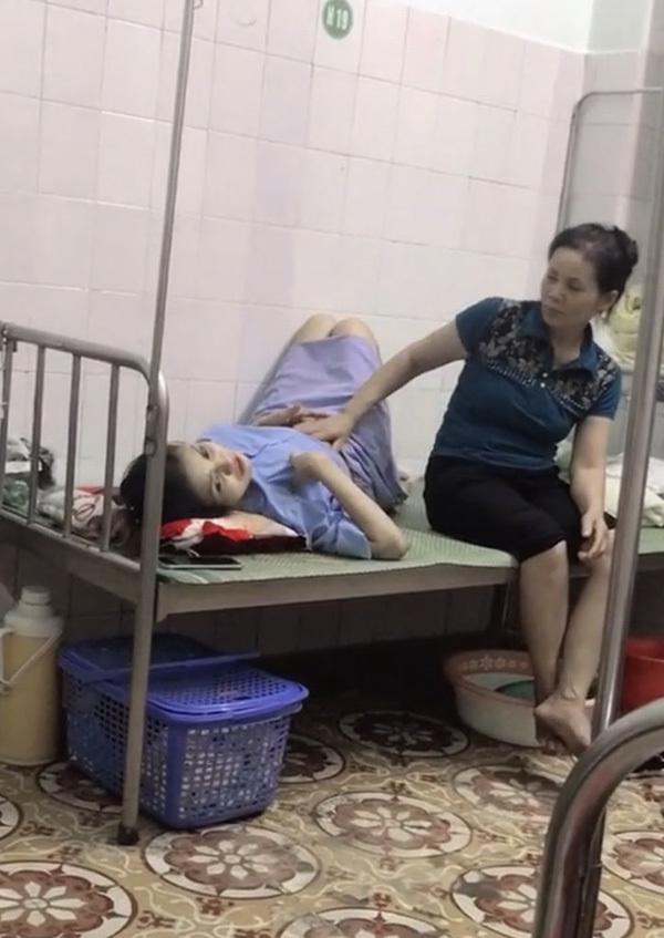 12 giờ đêm, mẹ chồng vẫn kiên nhẫn xoa bụng, an ủi con dâu mới sinh-4