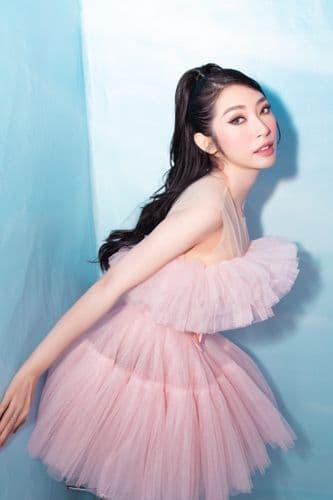 Khổng Tú Quỳnh hát hit Hồ Ngọc Hà, dân mạng: Hát cái gì vậy?-6