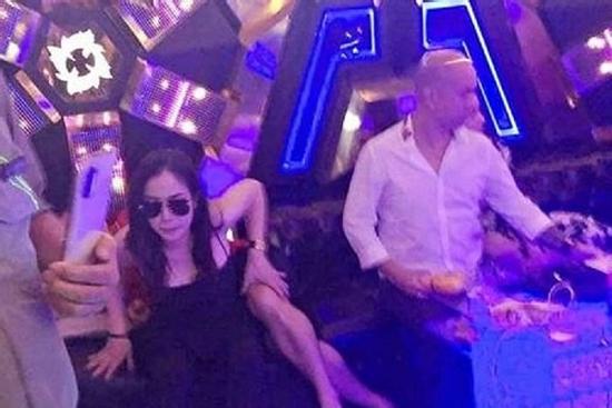 Chủ động thác loạn là nữ Tiktoker: Chăm từ thiện, thường triết lý