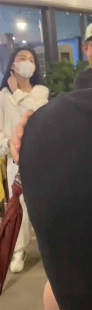 Vừa về nước Quang Hải tức tốc đưa bồ hot girl ra mắt gia đình-4