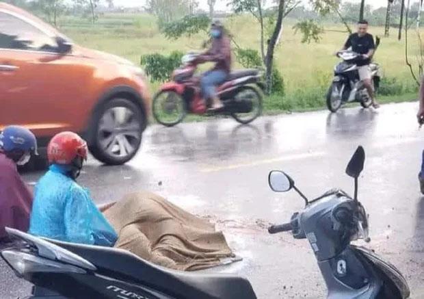 Xe ô tô lấn làn tông người phụ nữ mang thai 7 tháng tử vong-1