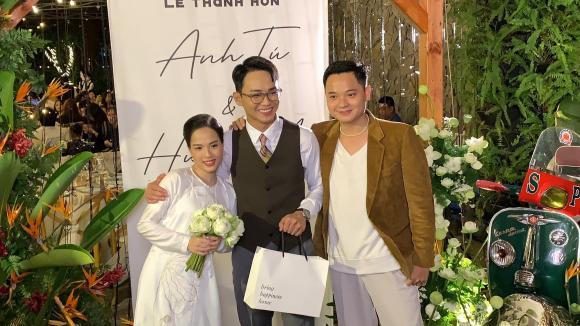 Vợ Anh Tú nhỏ xíu, lọt thỏm giữa dàn khách mời trong đám cưới-4