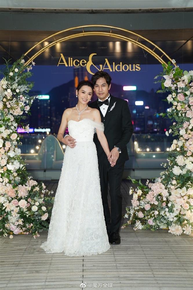 Hoa đán TVB Trần Vỹ nổi bật trong ngày cưới-3