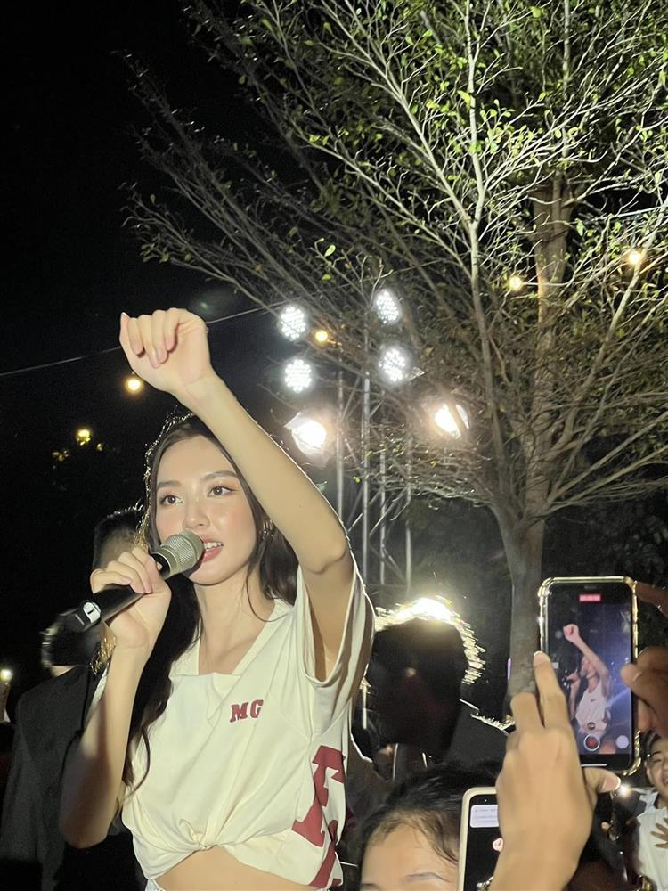 Thùy Tiên qua đủ góc CAM thường, có xinh như ảnh tự đăng?-15