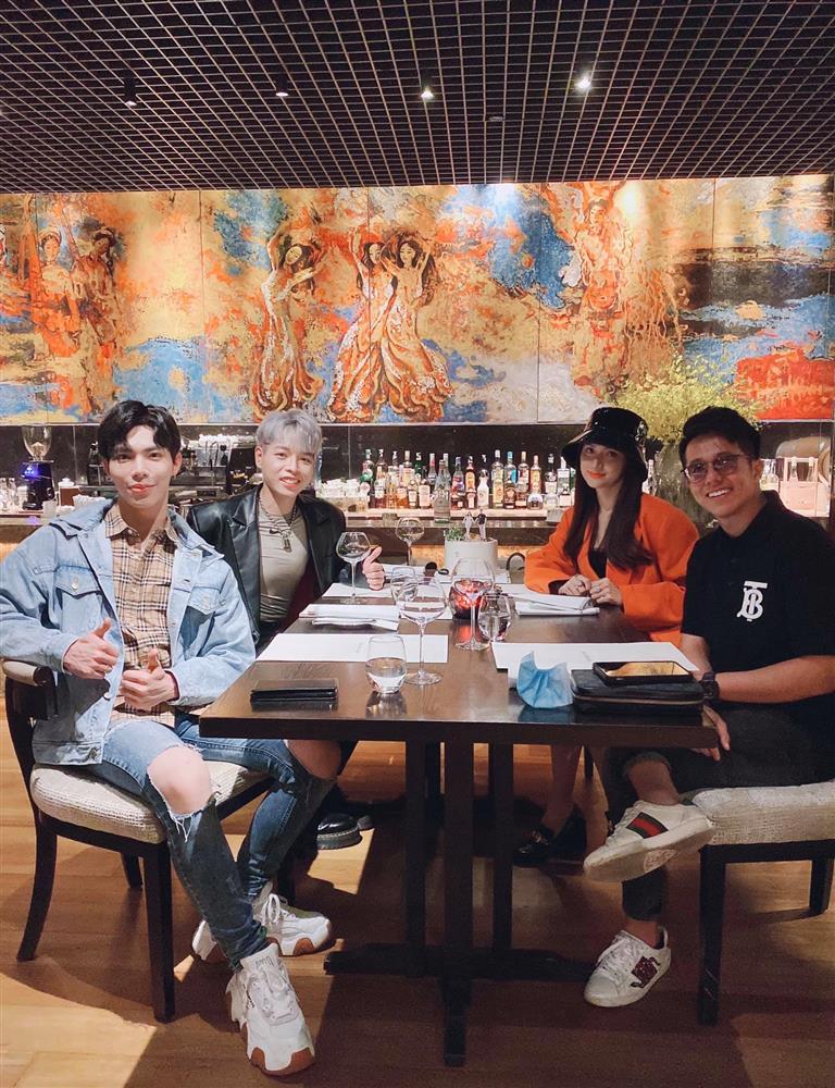 Tình cũ Hương Giang gây chú ý khi xuất hiện bên TiTi (HKT)-8