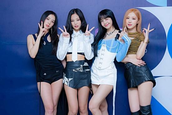 Trang phục biểu diễn của BlackPink bị chê