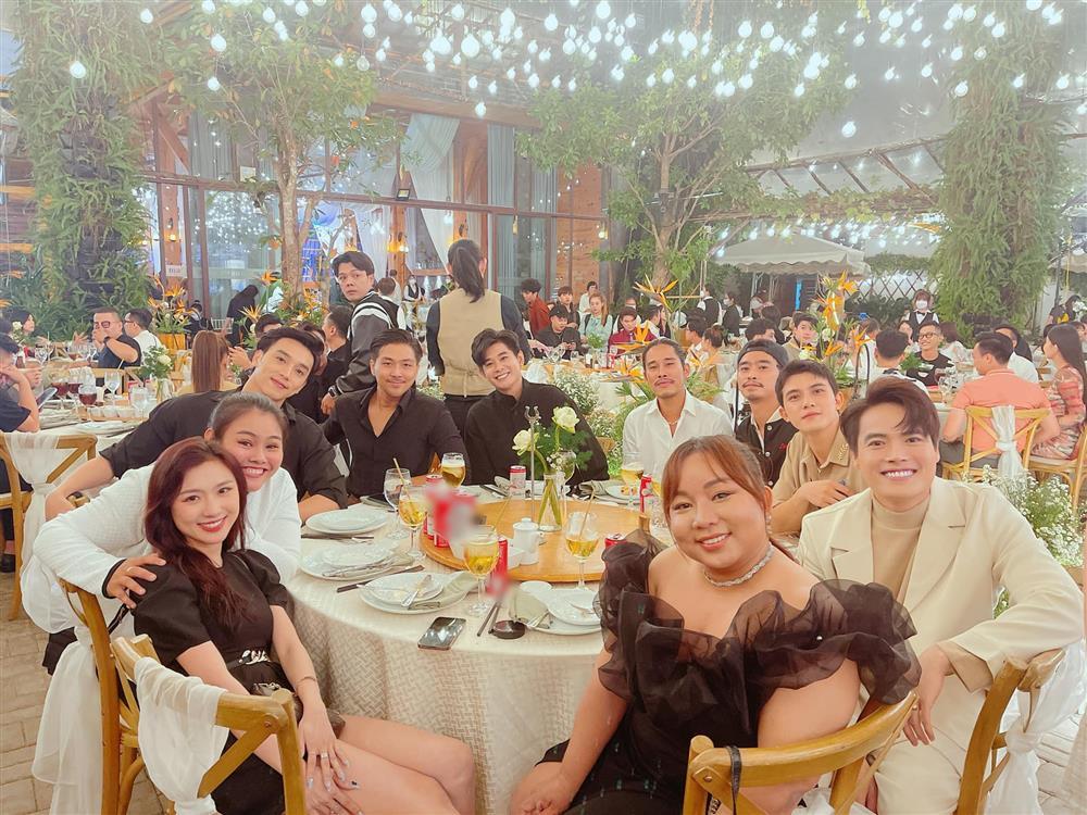 Vợ Mạc Văn Khoa xả ảnh dự cưới diễn viên Anh Tú, nhan sắc chú ý-4