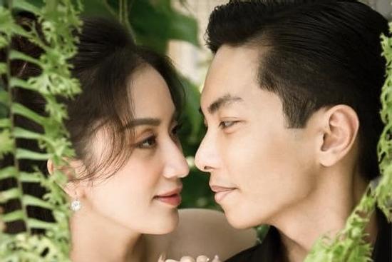 Phan Hiển cầu hôn Khánh Thi sau 13 năm: 'Muộn còn hơn không'