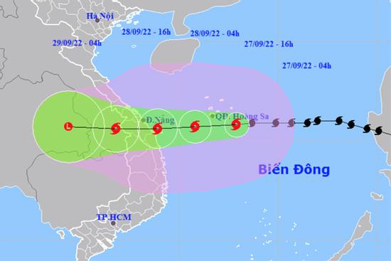 Bão số 4 giật cấp 16 quần thảo tại Hoàng Sa, tiếp tục mạnh lên