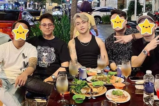 Tình cũ Hương Giang gây chú ý khi xuất hiện bên TiTi (HKT)