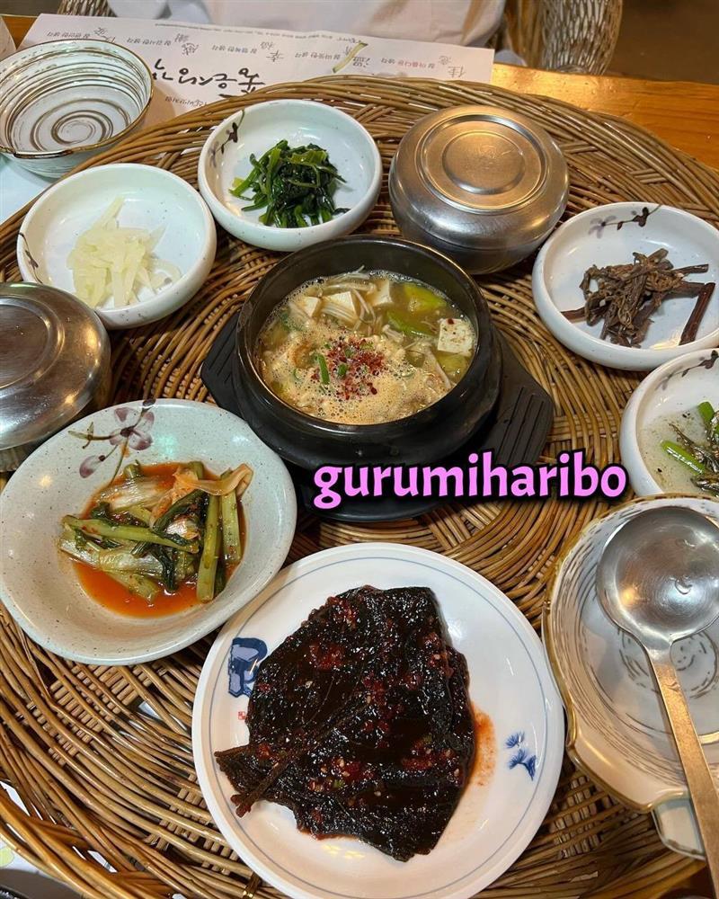 Hacker tung tiếp ảnh rõ nét Jennie và V đi ăn cùng nhau-2