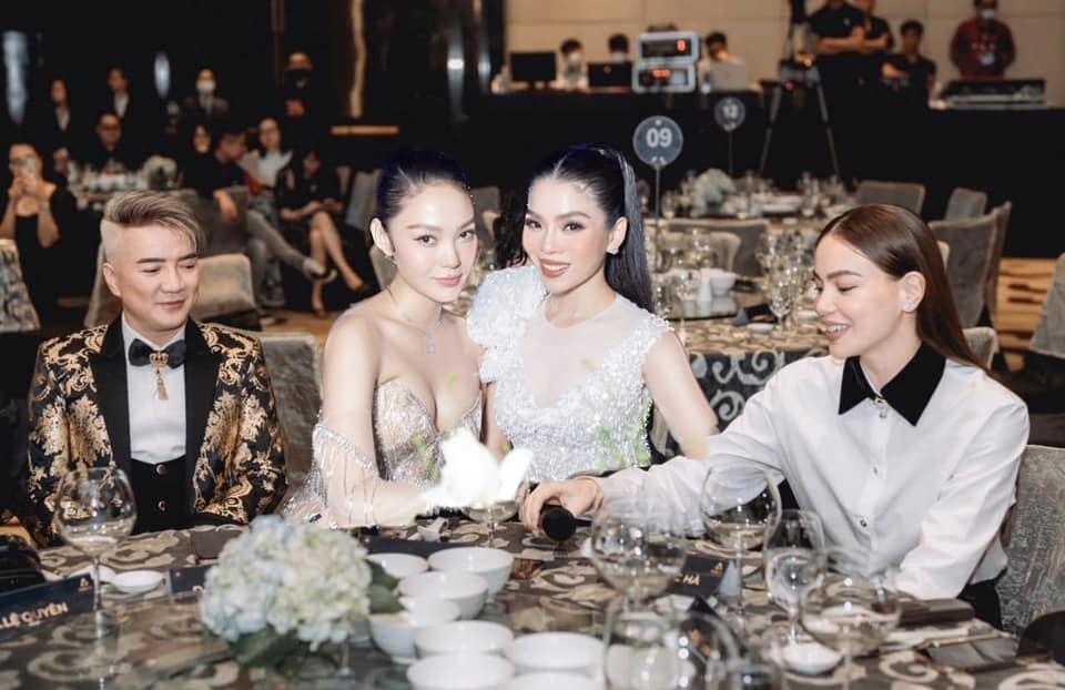 Netizen giúp Hà Hồ ghép mặt Lệ Quyên, Minh Hằng vào ảnh-6