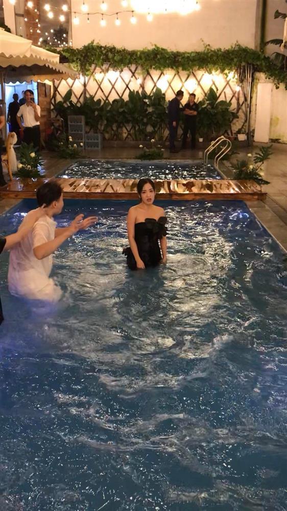 Đại Nghĩa mất kính, Ngọc Phước rớt tóc giả trong đám cưới Anh Tú-5