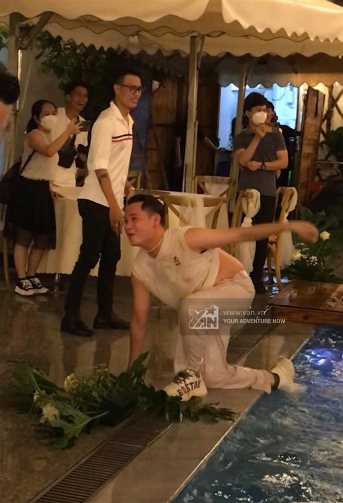 Đại Nghĩa mất kính, Ngọc Phước rớt tóc giả trong đám cưới Anh Tú-12