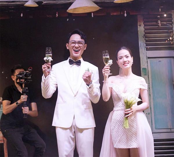 Khoảnh khắc HOT giờ mới lộ trong đám cưới Anh Tú tối qua-5