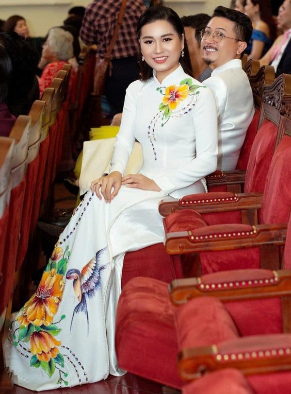 Từng bị chê mặc áo dài lố, Lâm Vỹ Dạ chữa sai khi đi đám cưới-10