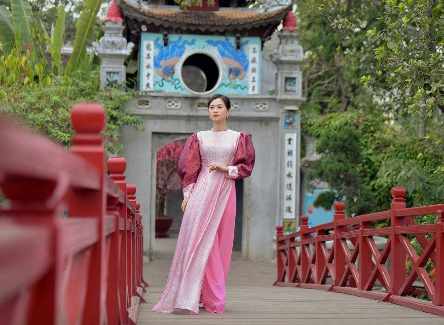 Từng bị chê mặc áo dài lố, Lâm Vỹ Dạ chữa sai khi đi đám cưới-11