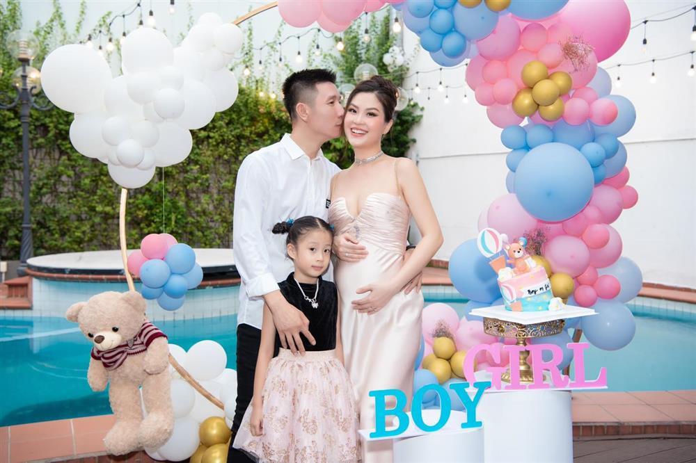 Tin showbiz Việt ngày 27/9: Á hậu Diễm Trang hé lộ giới tính con thứ 2-1