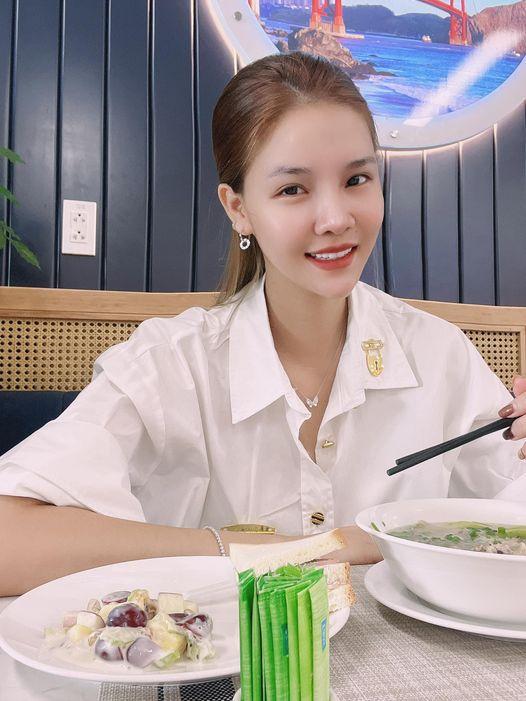 Tin showbiz Việt ngày 27/9: Á hậu Diễm Trang hé lộ giới tính con thứ 2-10