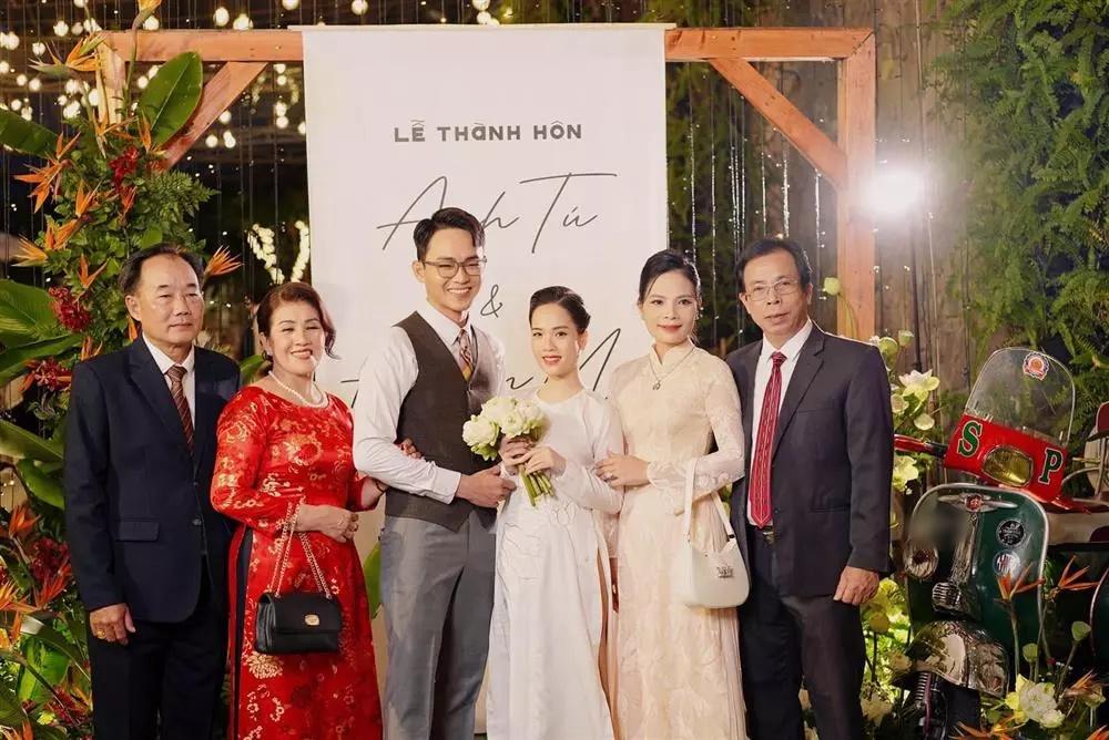 Ảnh hiếm về bố mẹ 2 bên trong đám cưới Anh Tú-1