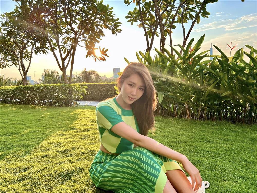 Thúy Ngân liệu có cân được Mai Davika, Jennie Black Pink khi đụng hàng?-2